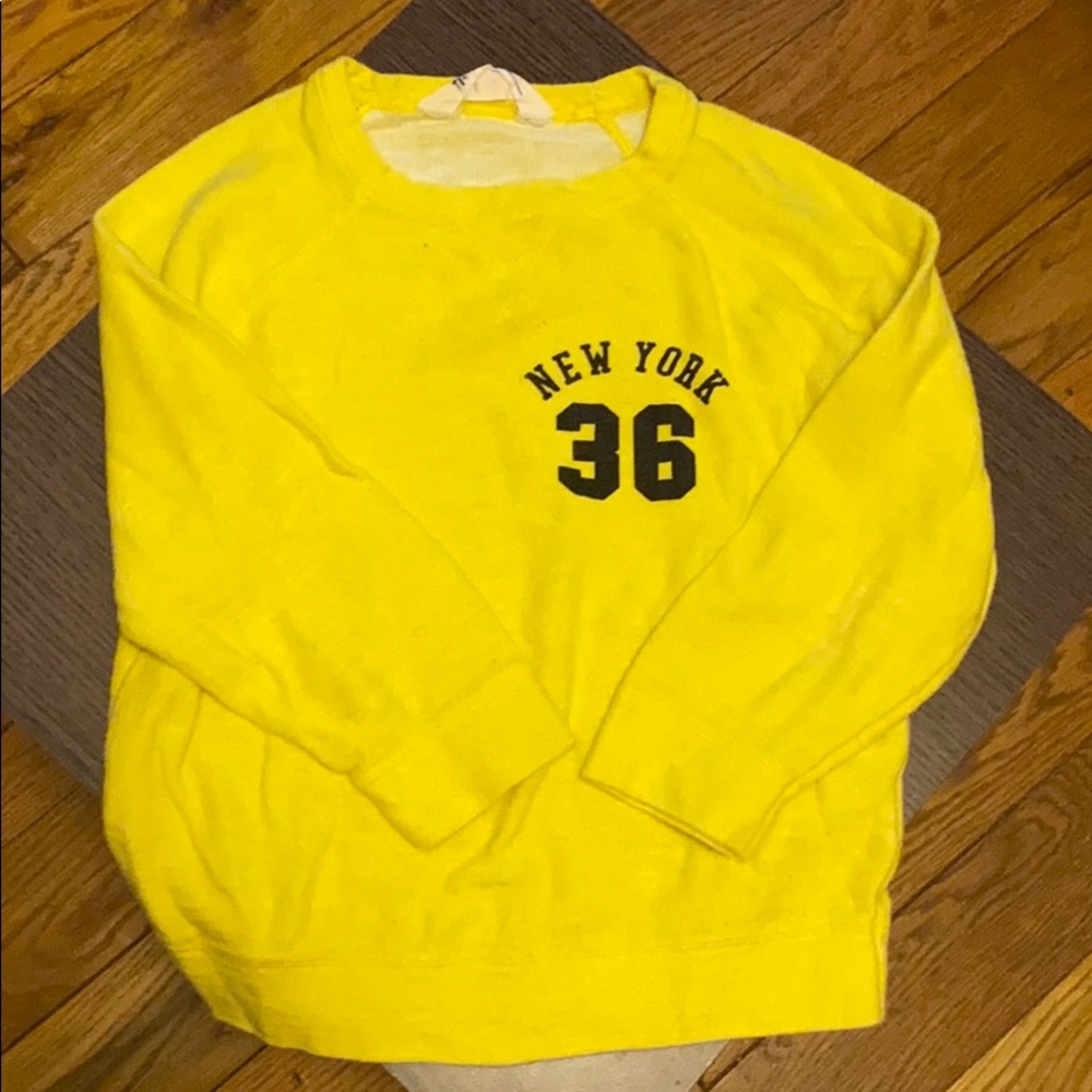 H&M boys sweater. Size 4-6.